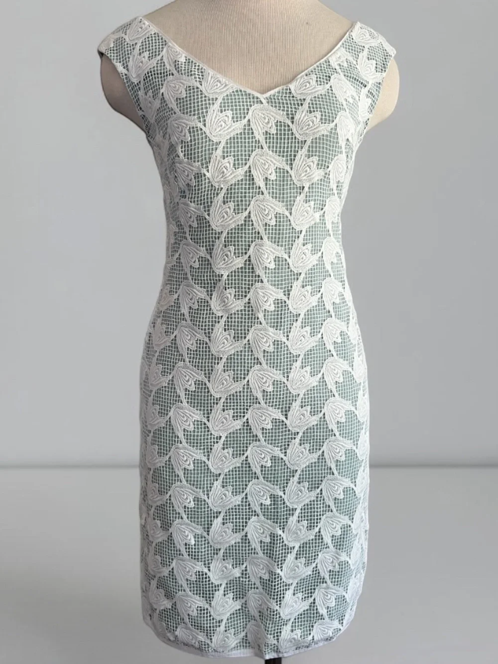Tory Burch Size 0 Brooklyn Sleeveless Dress V-Neck Sheath